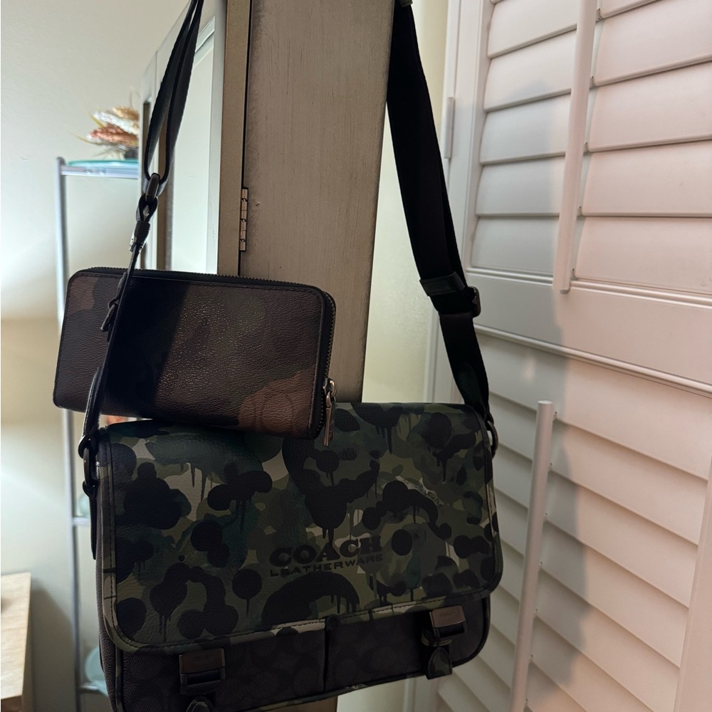 Coach Camouflage Messenger Bag and Coach Zippy Wallet - Picture 2 of 15